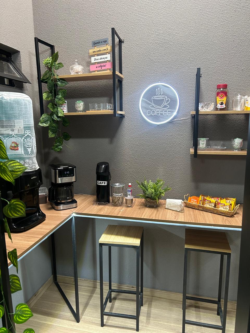 Área de espera com café do Laboratório São Lucas